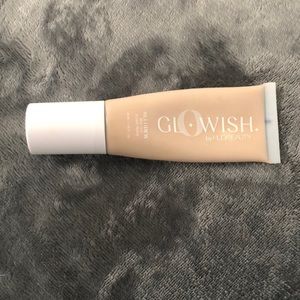 Glowish by HUDA BEAUTY MultiDew Skin Tint 02 Fair Light